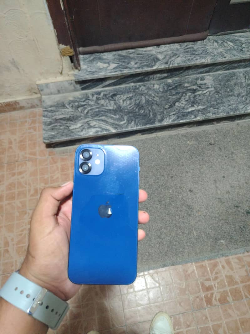 Apple iPhone 12 4