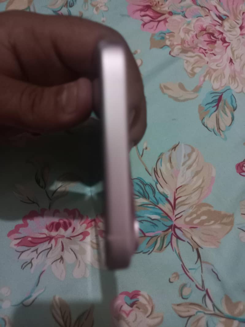 Apple iPhone 15 plus 3