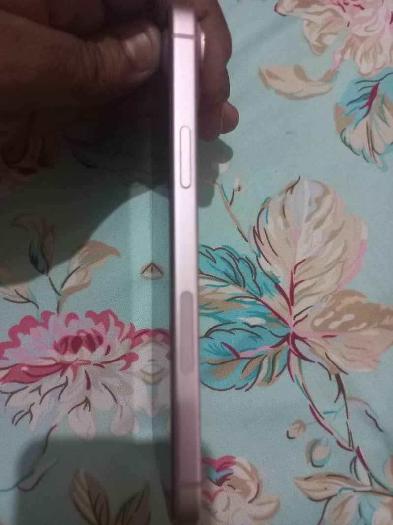 Apple iPhone 15 plus 4