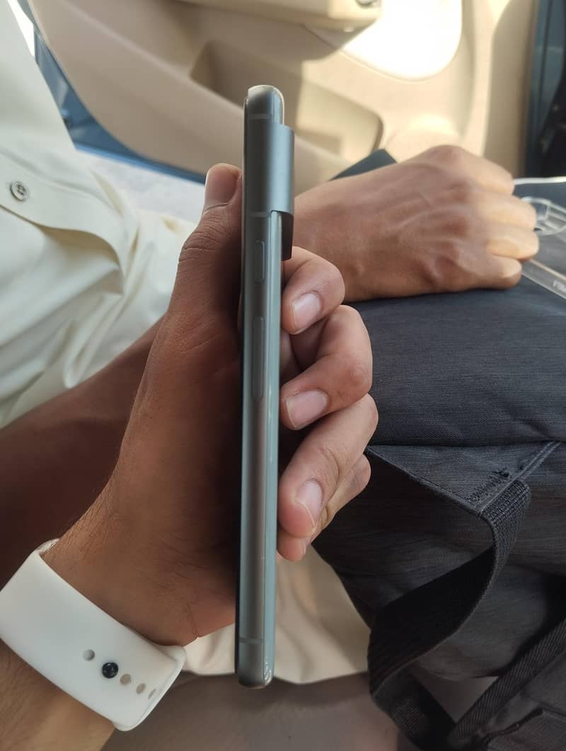 Google Pixel 8 4