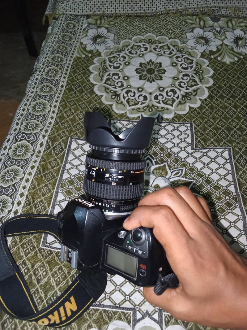 Nikon D70s 0