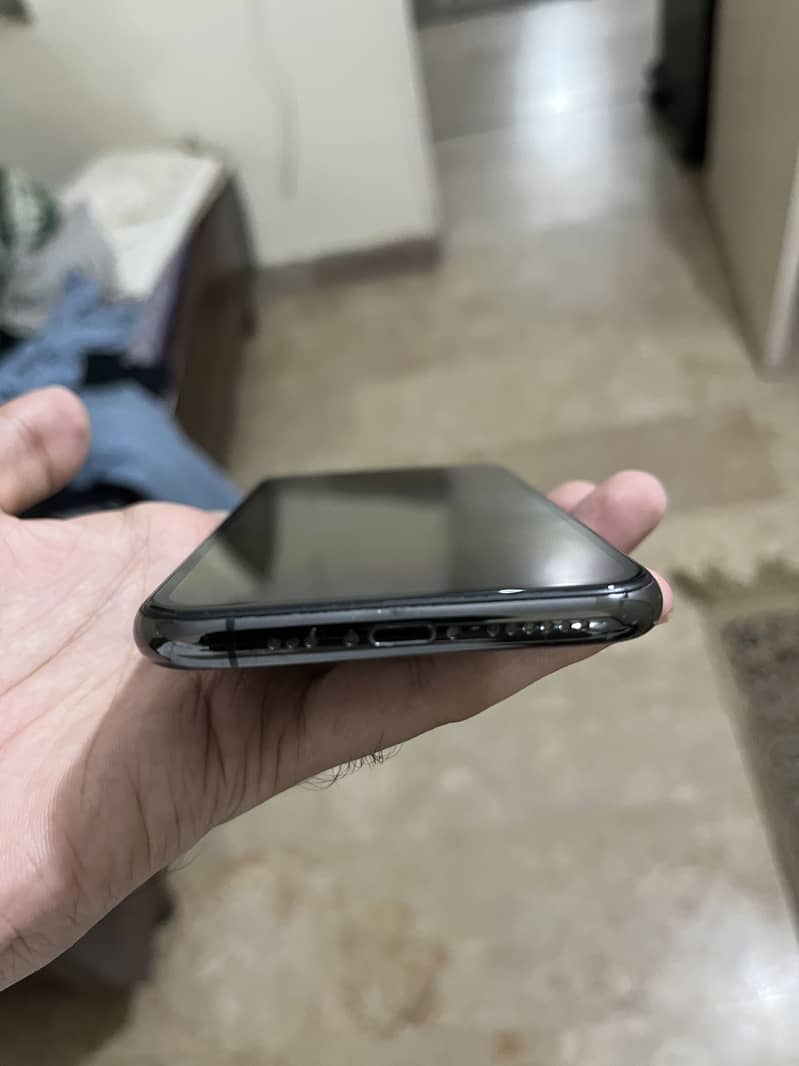 Apple iPhone 11 Pro 2