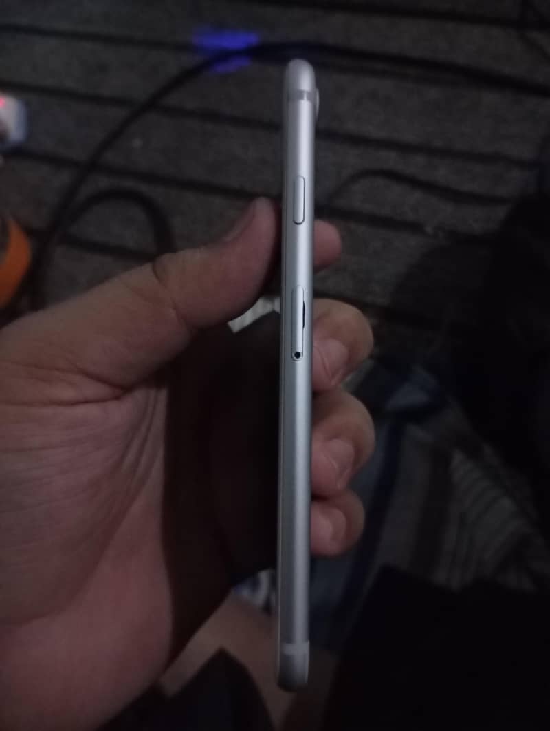 Apple iPhone 7 2