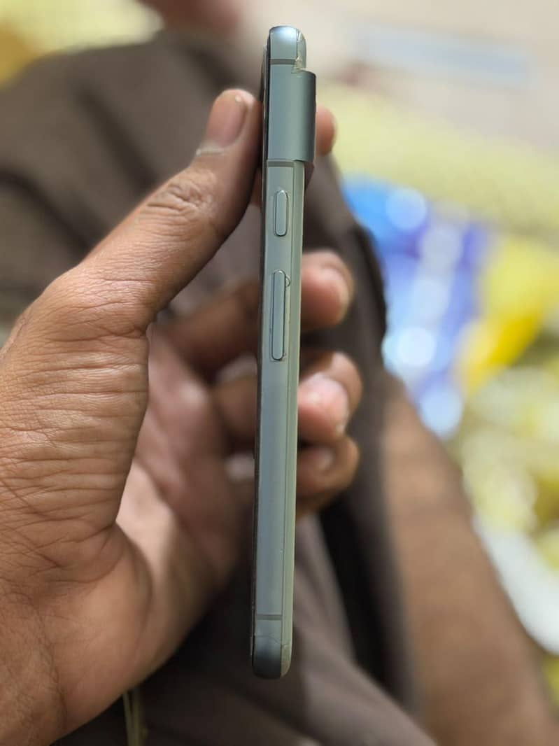 Google pixel 8 4