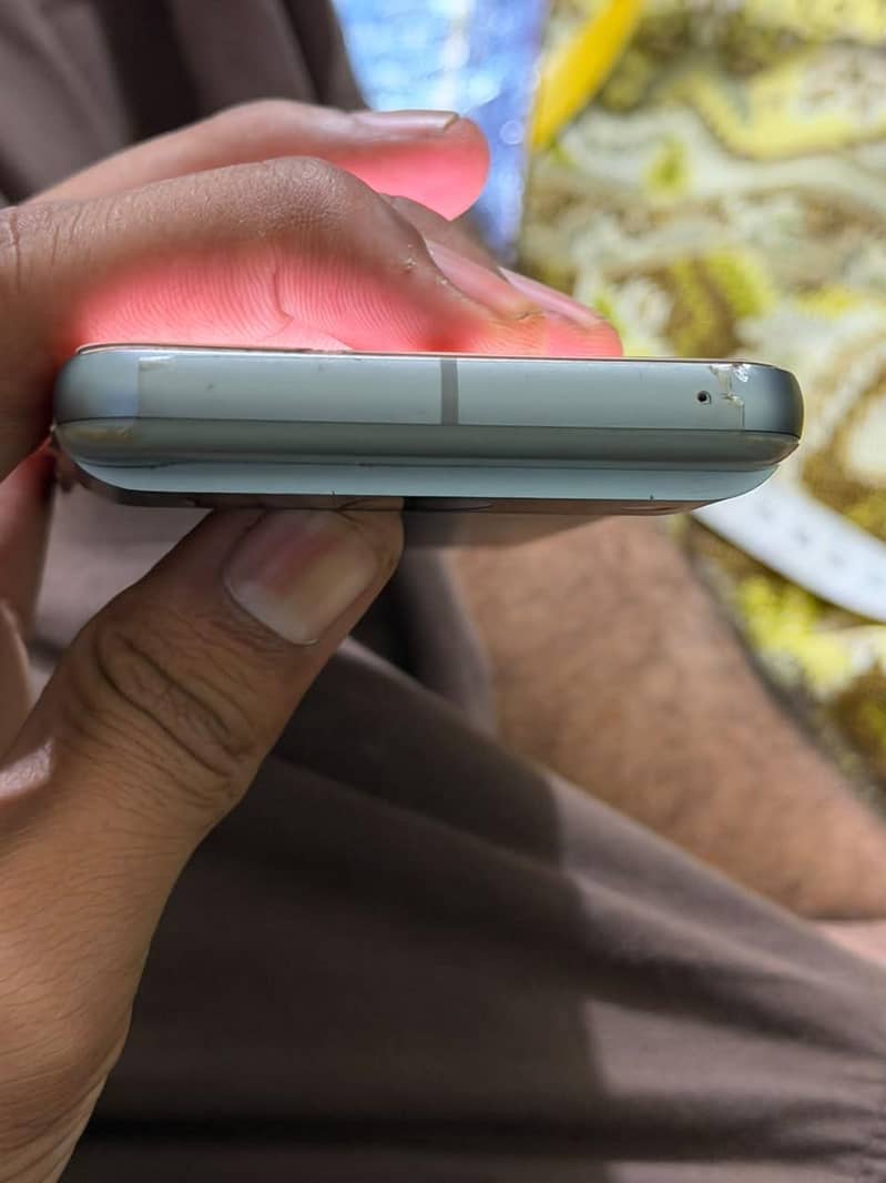 Google pixel 8 5