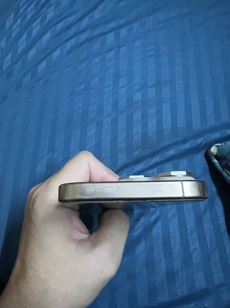 Apple iPhone 16 Pro 1