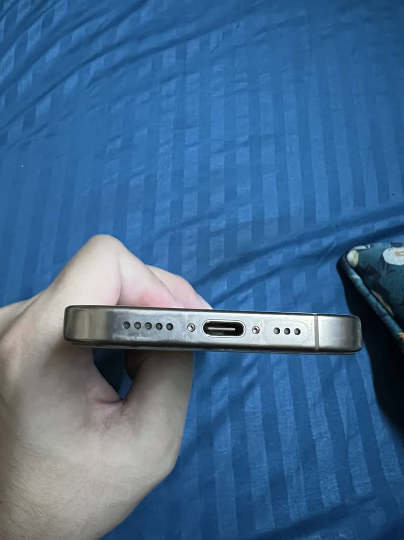 Apple iPhone 16 Pro 3