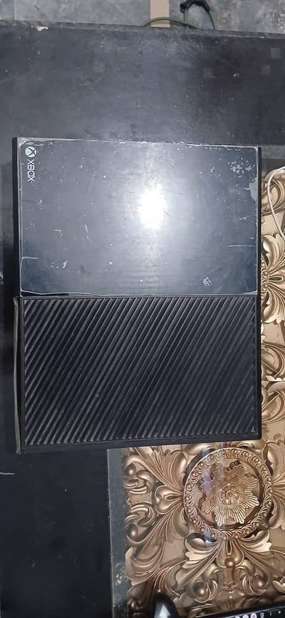 xbox one offline 8 months used with games and two controller