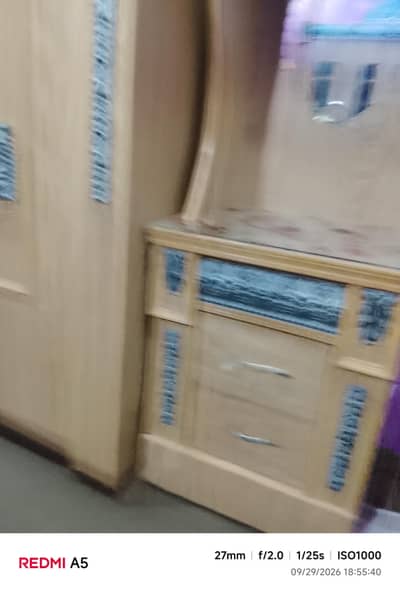 bad divider almari side table matters ke sath