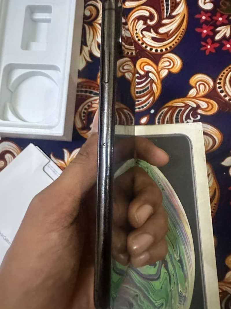 Apple iPhone X 4