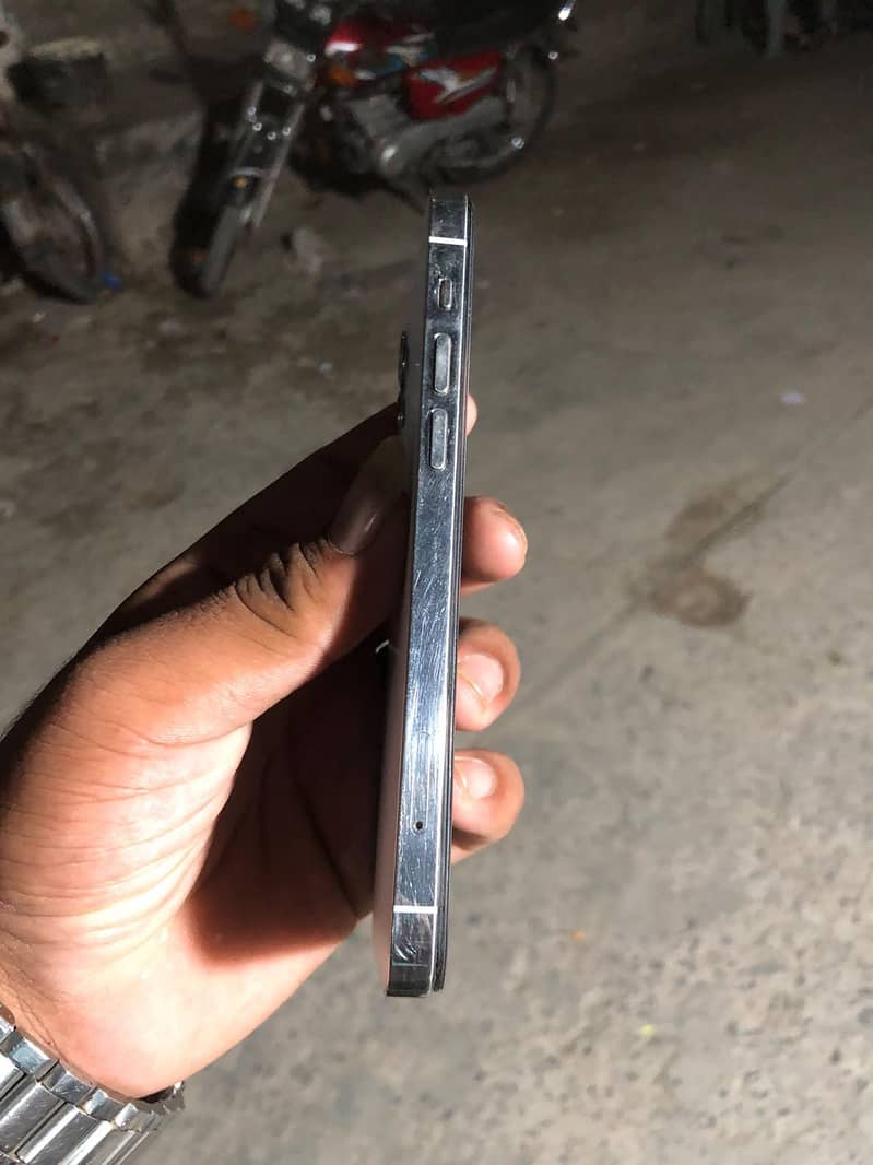 Apple iPhone 12 Pro 3