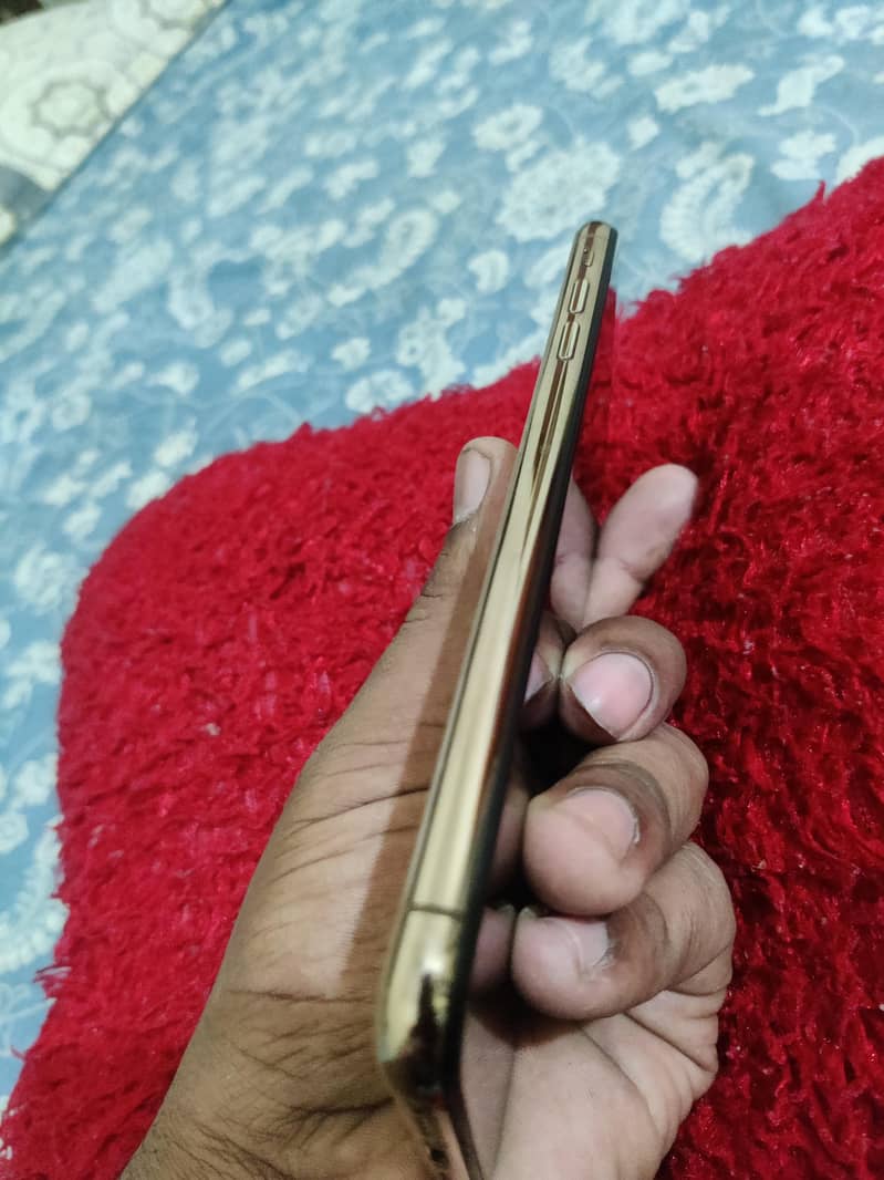 Apple iPhone XS Max 1