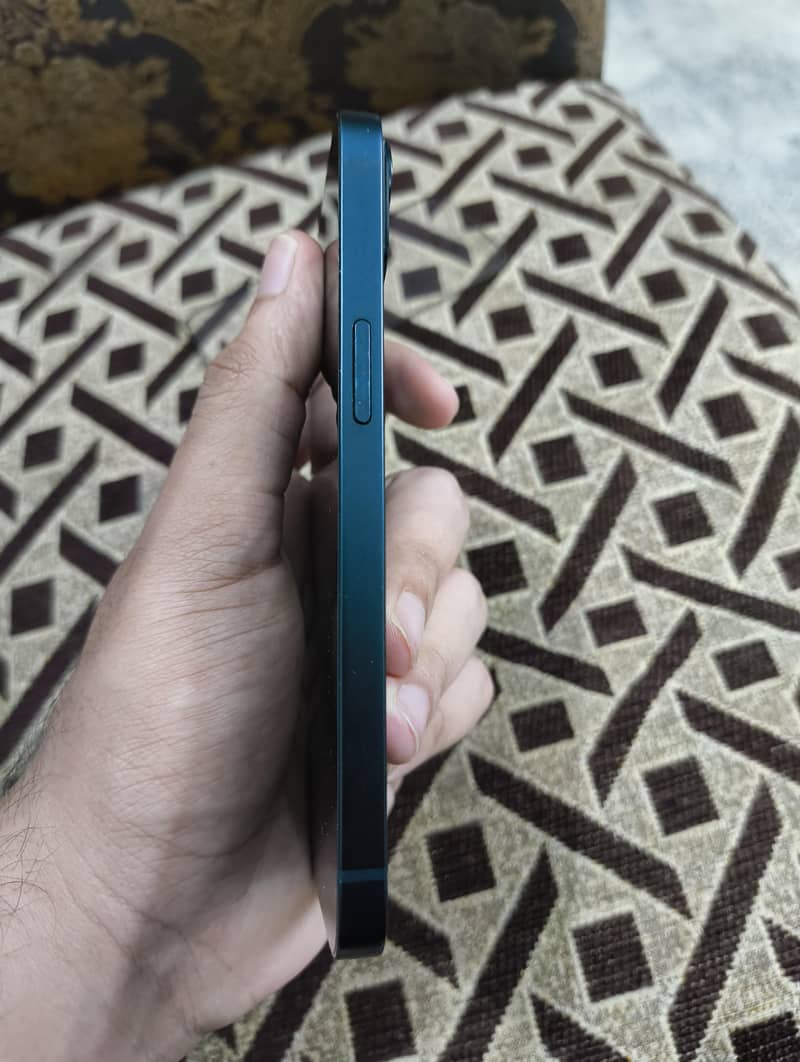 Apple iPhone 13 4