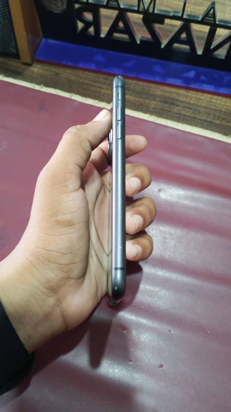 Apple iPhone 11 7