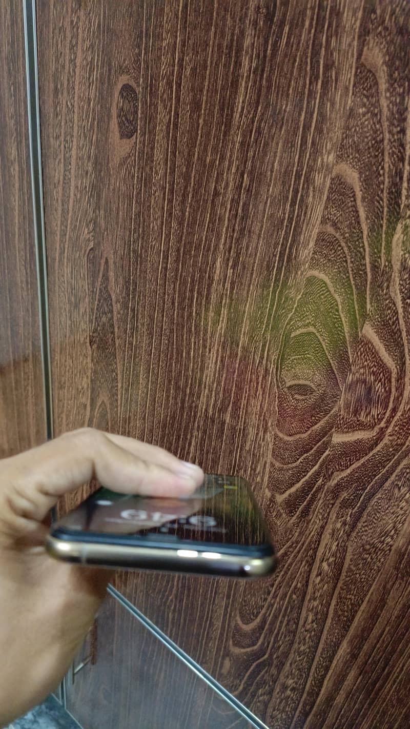 iPhone Xs 3
