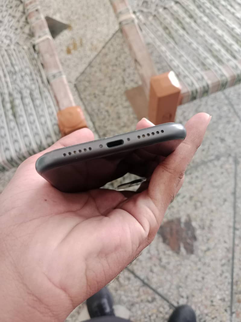 Apple iPhone 11 3