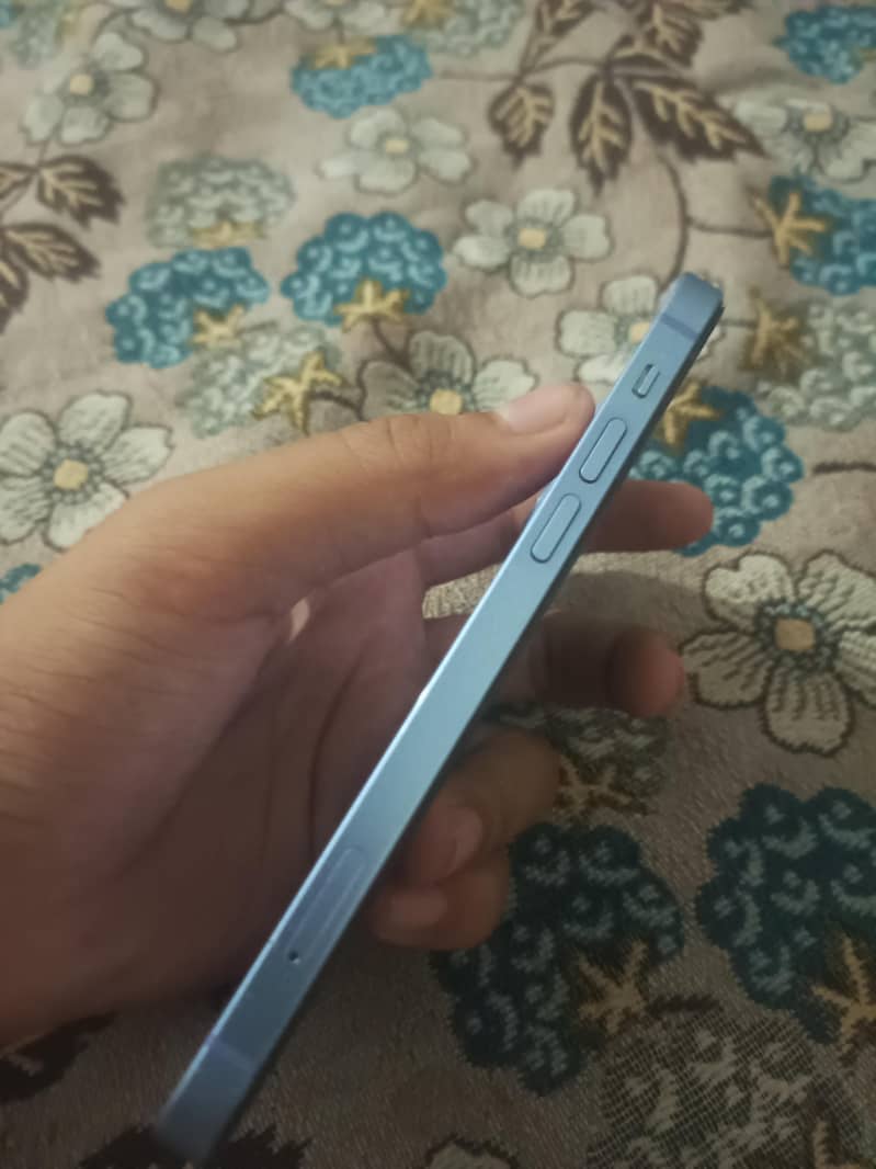 Apple iPhone 12 3