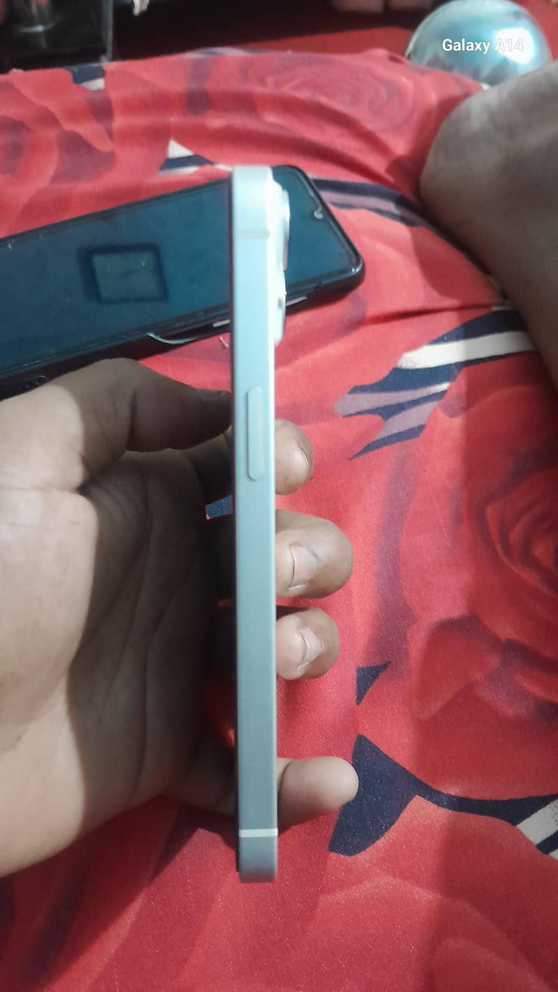 Apple iPhone 14 3