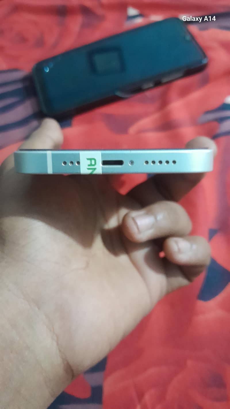 Apple iPhone 14 4