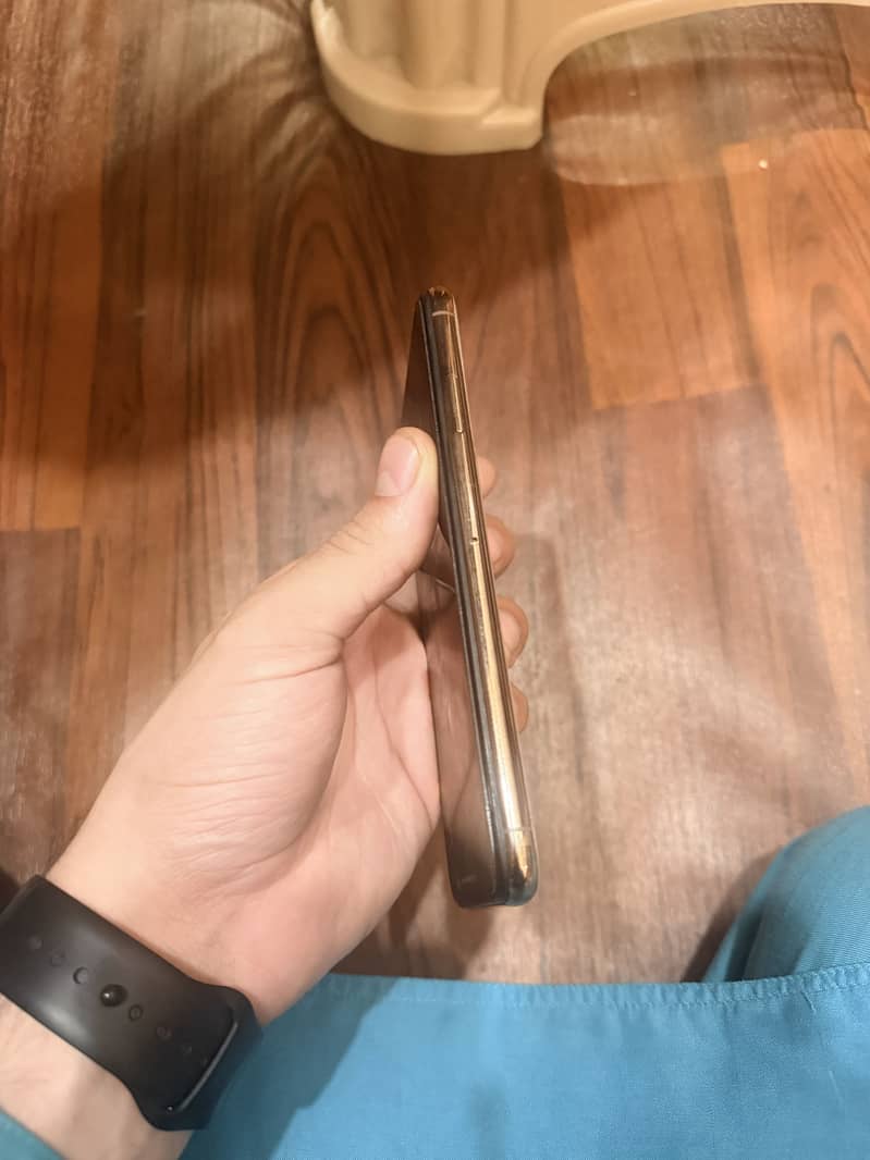 Apple iPhone XS Max 1