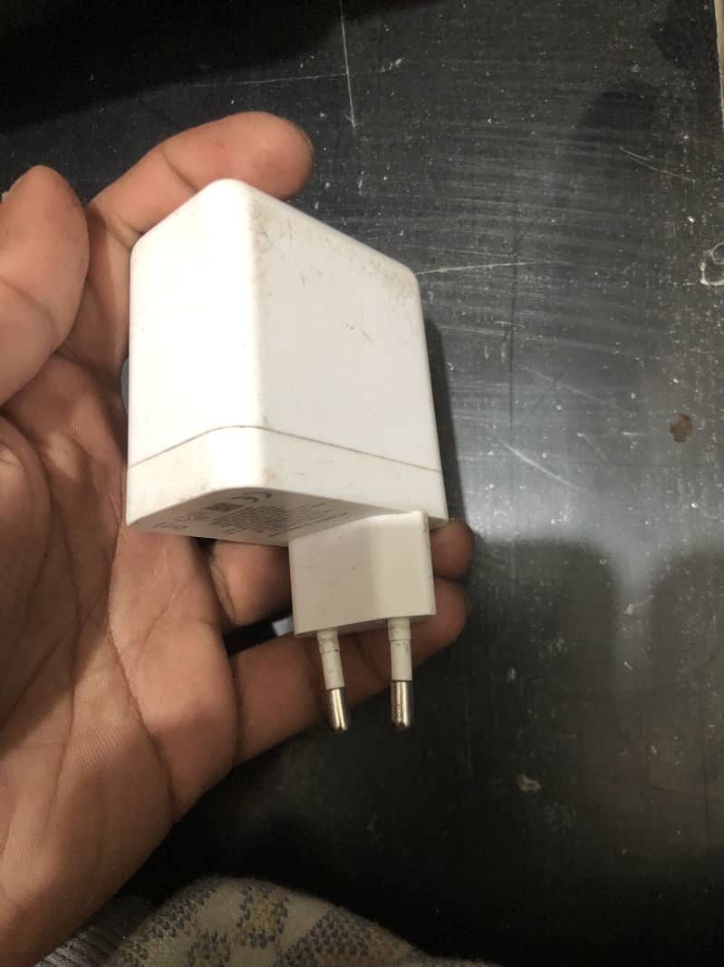 OnePlus کا اوریجنل فاسٹ چارجر - 65W Warp Charge 3