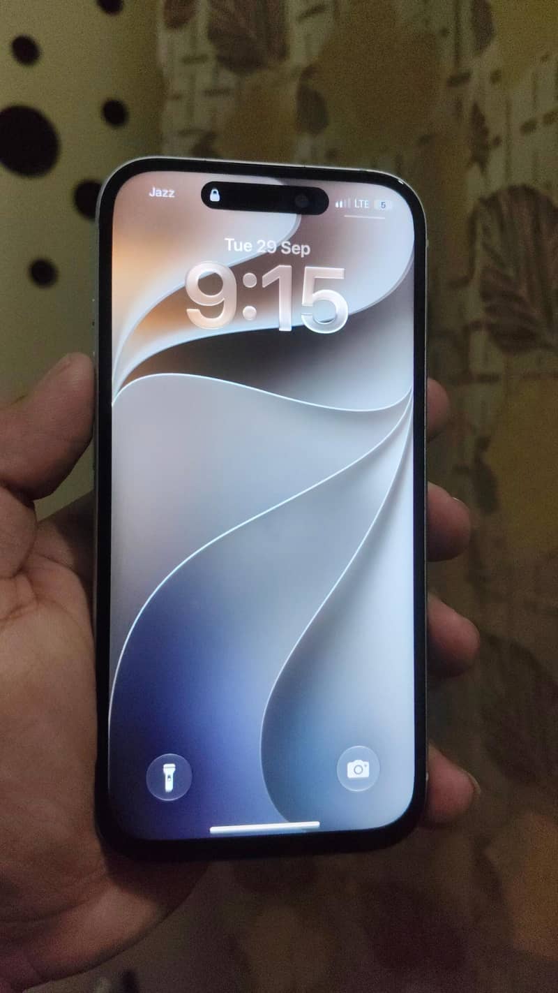 Apple iPhone 15 sim working 3