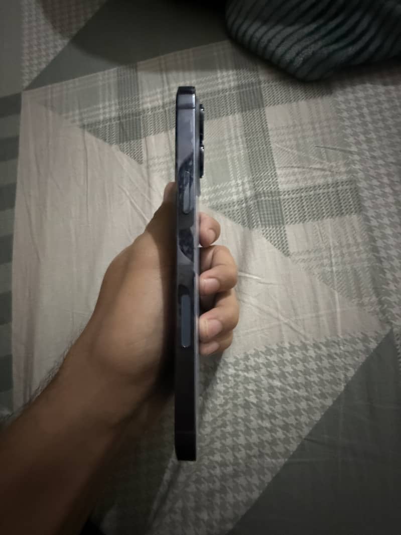 Apple iPhone 13 Pro Max 4