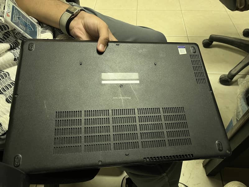 Dell Precision 3520 5