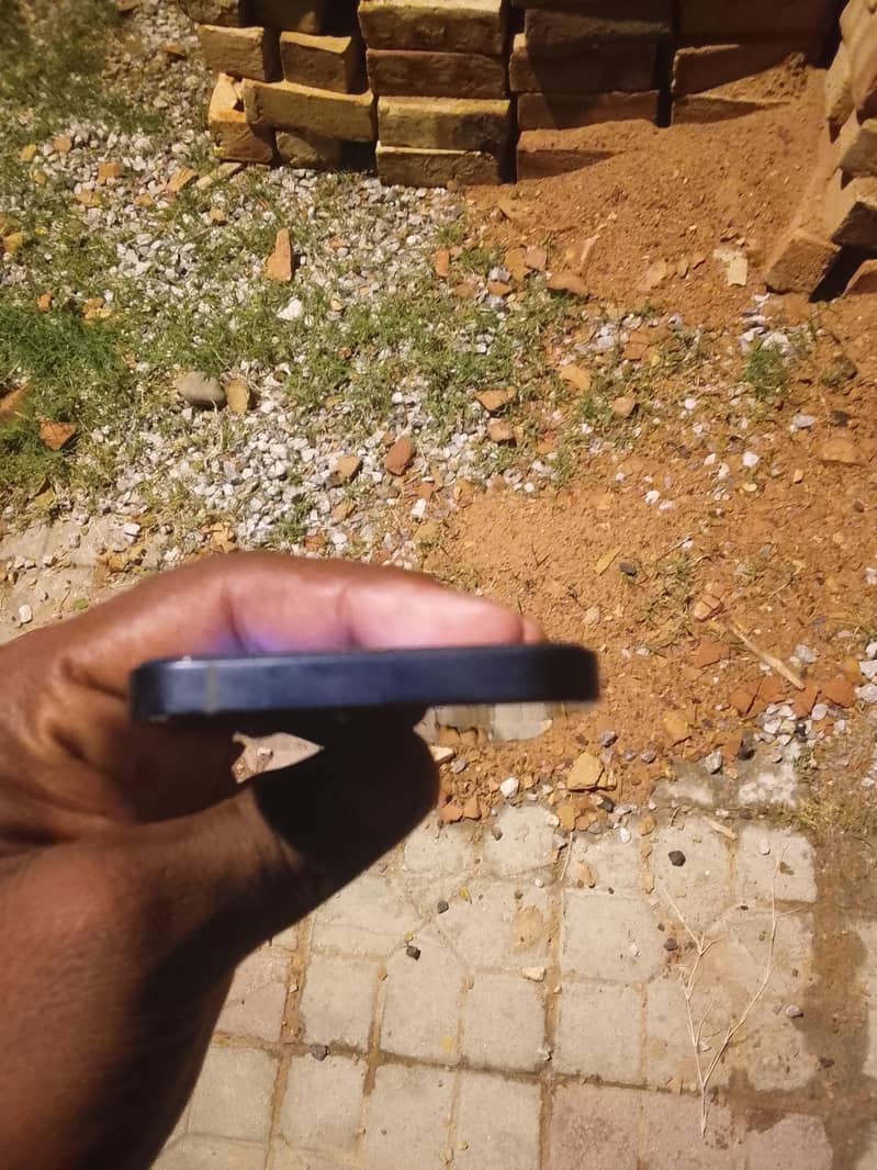 Apple iPhone 12 mini 4