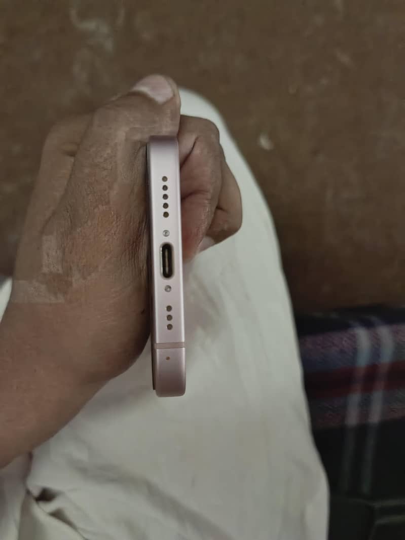 Apple iPhone 15 4