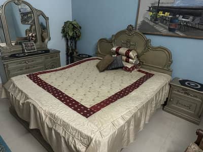 bed,cupboard,side table,dressing table