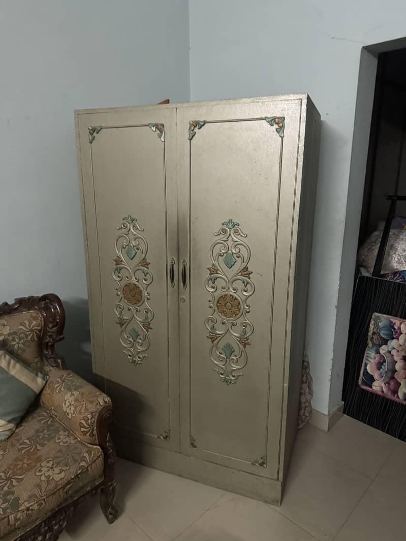 bed,cupboard,side table,dressing table 1