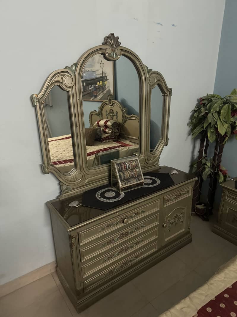 bed,cupboard,side table,dressing table 2