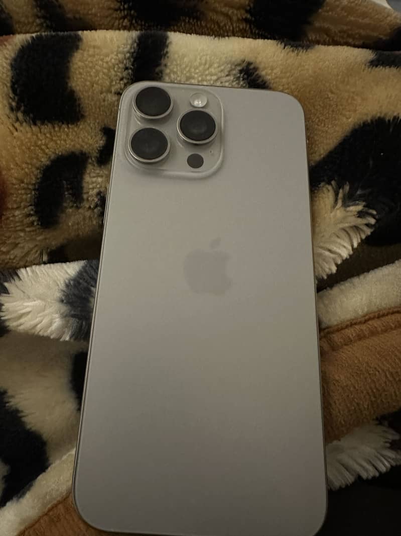 Apple iPhone 15 Pro Max 3