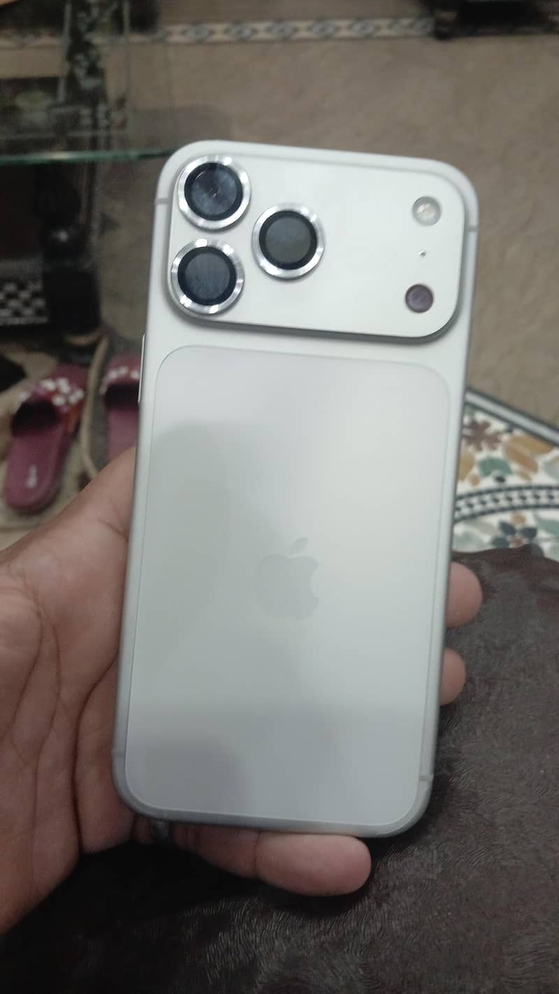 Apple iPhone 17 Pro Max 3
