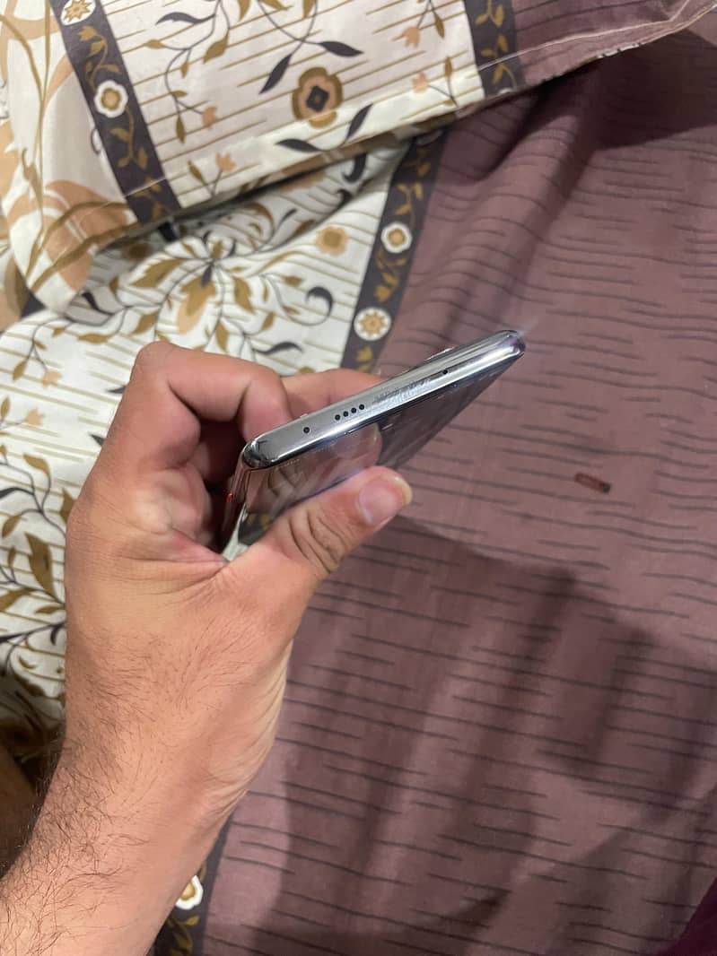 Tecno CAMON 40 Pro 1
