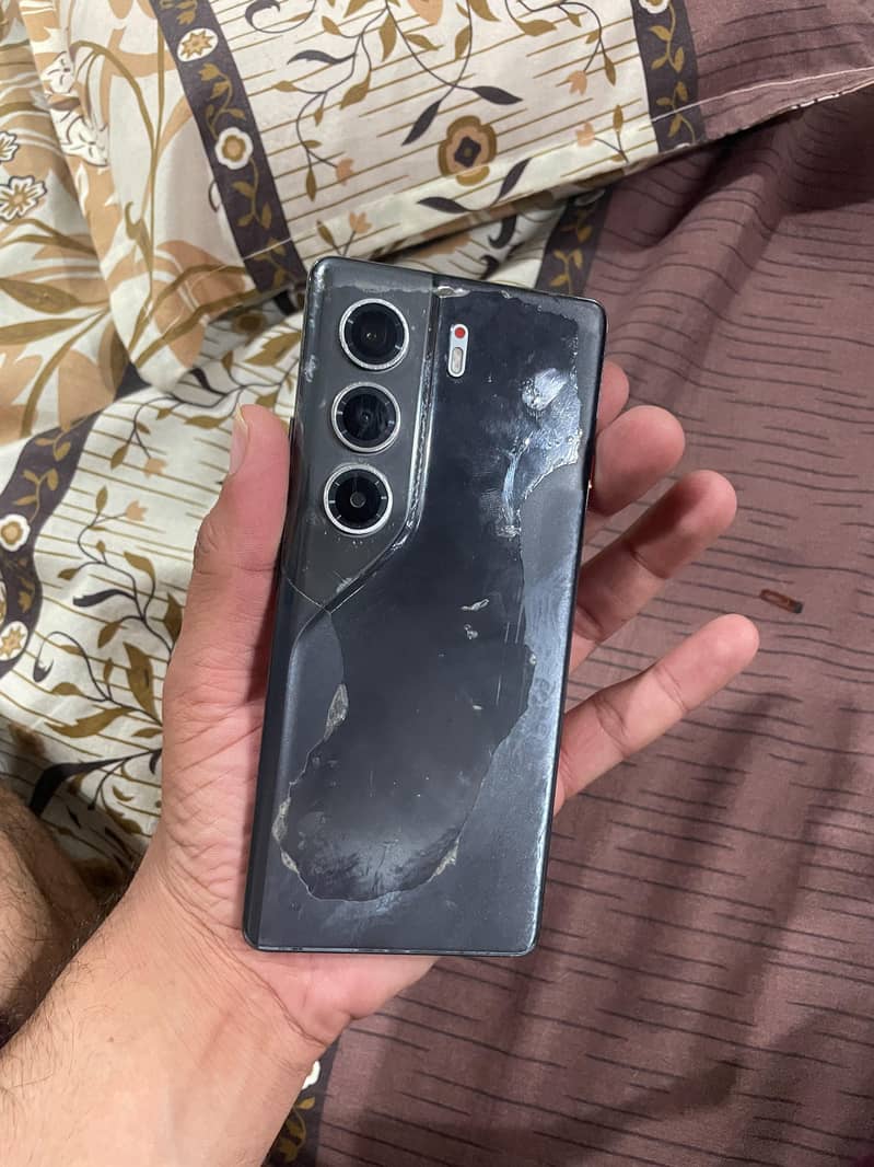 Tecno CAMON 40 Pro 8