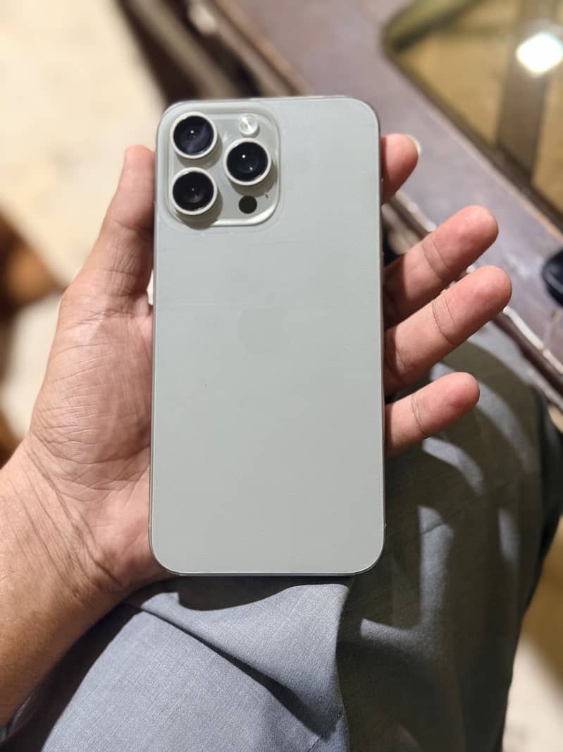 Apple iPhone 15 Pro Max 2