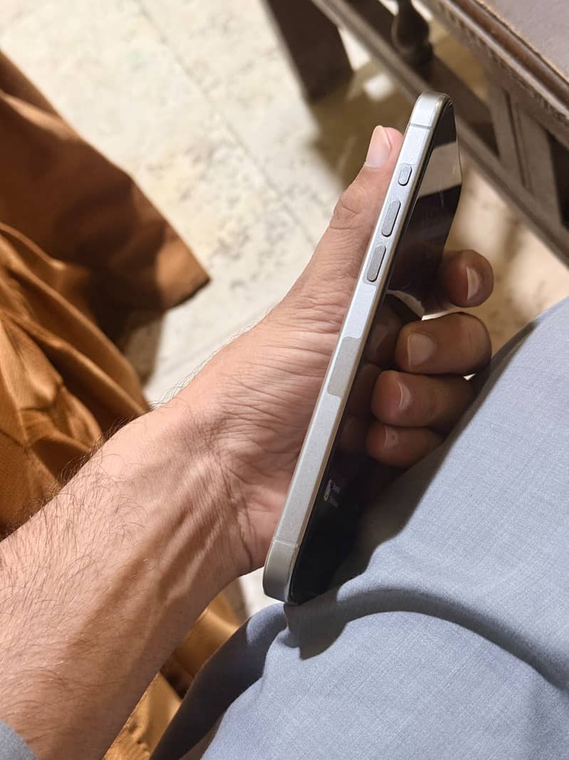 Apple iPhone 15 Pro Max 3