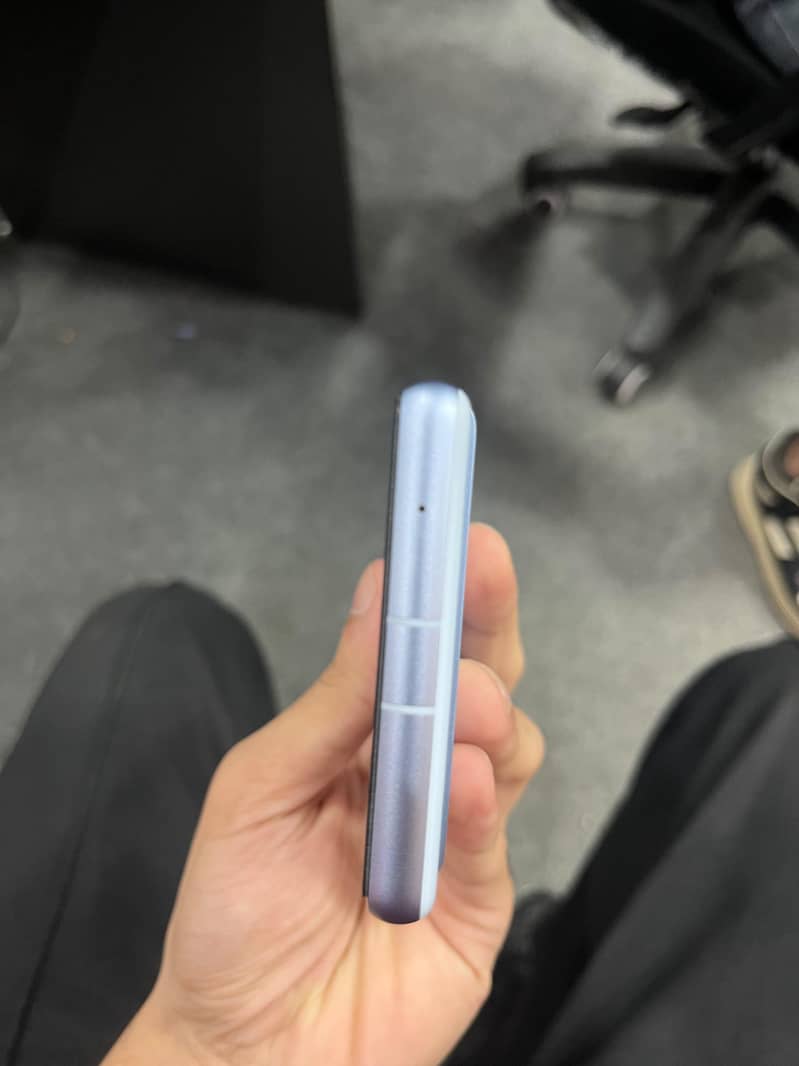 Google Pixel 7a 5