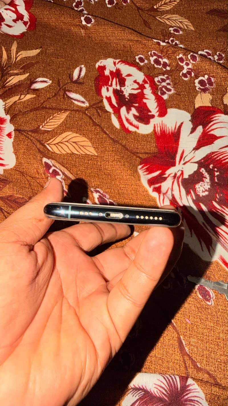 Apple iPhone 11 Pro 2