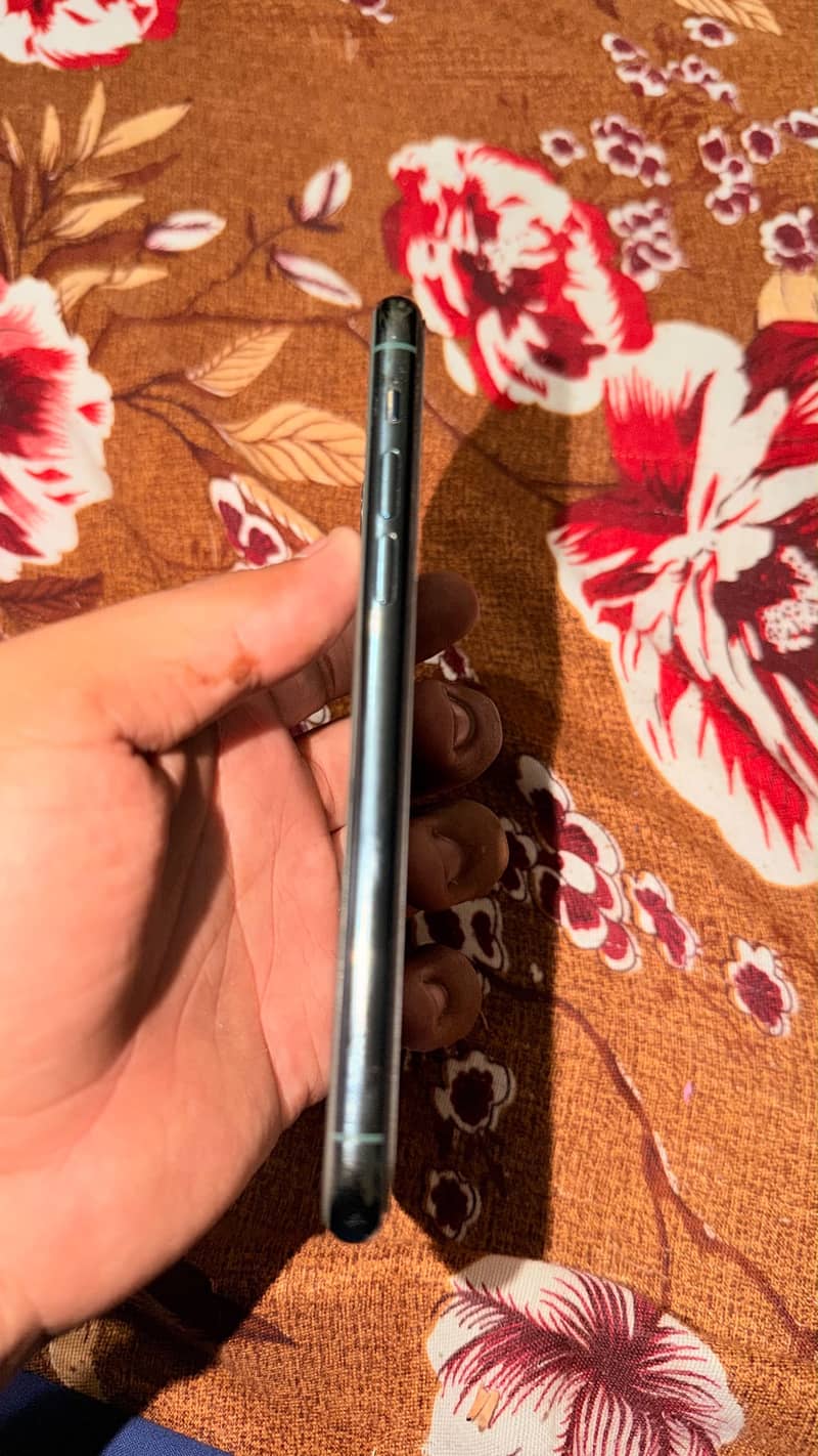 Apple iPhone 11 Pro 9