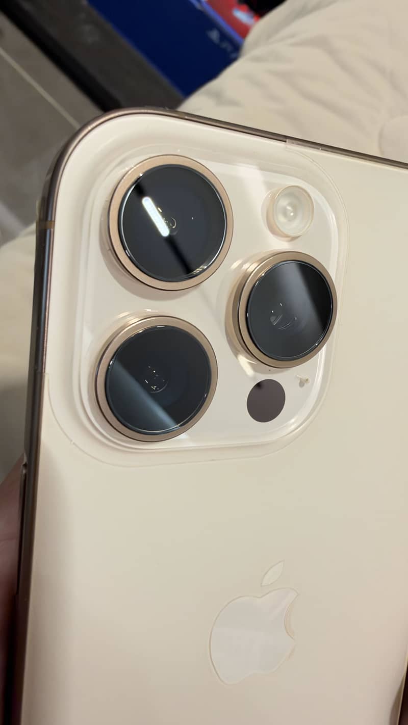 Apple iPhone 16 Pro 1