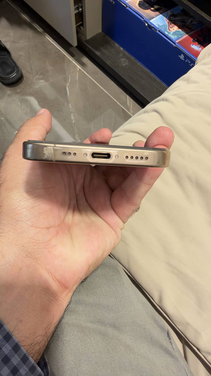 Apple iPhone 16 Pro 2