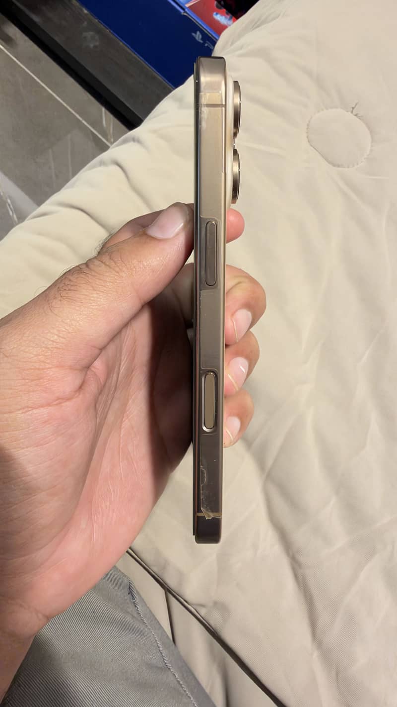Apple iPhone 16 Pro 3