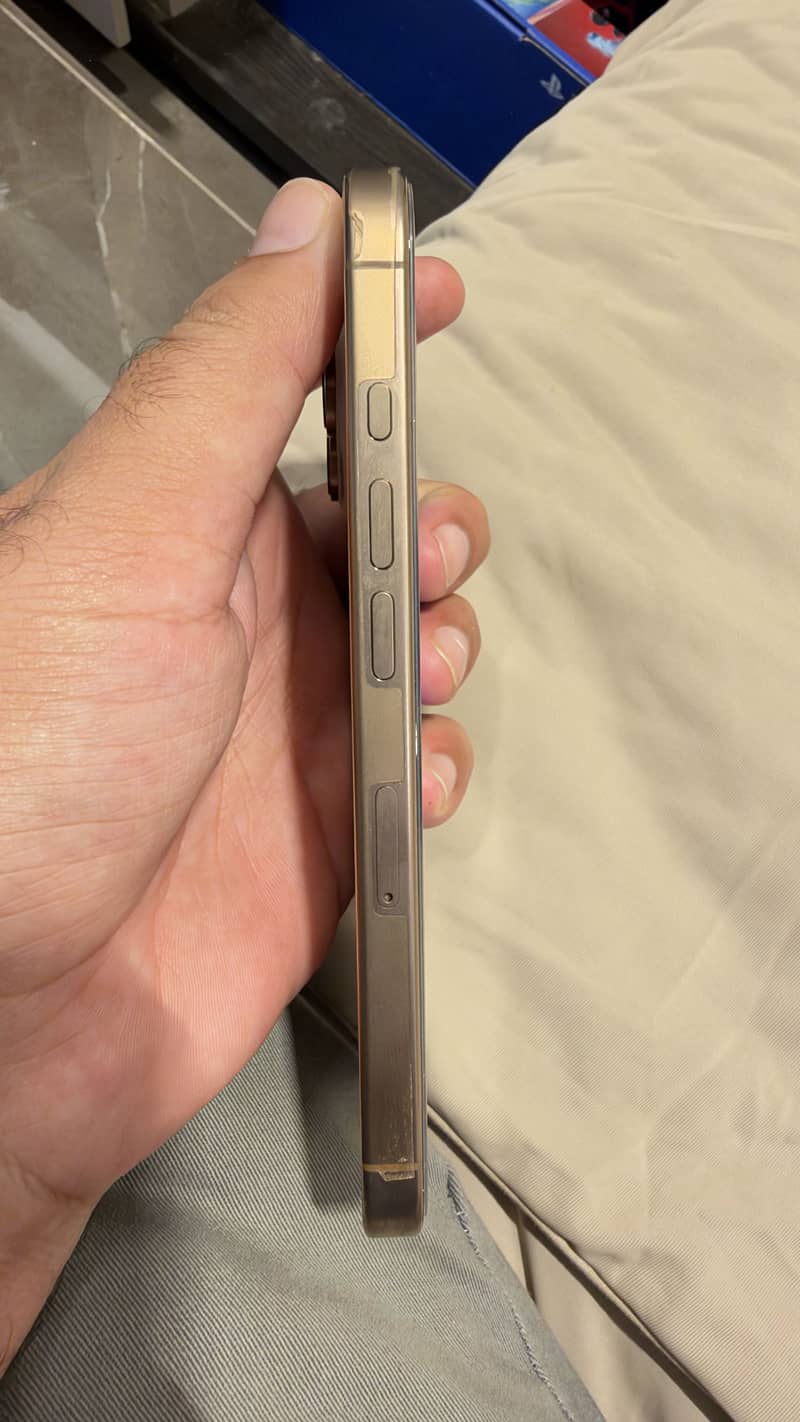 Apple iPhone 16 Pro 4