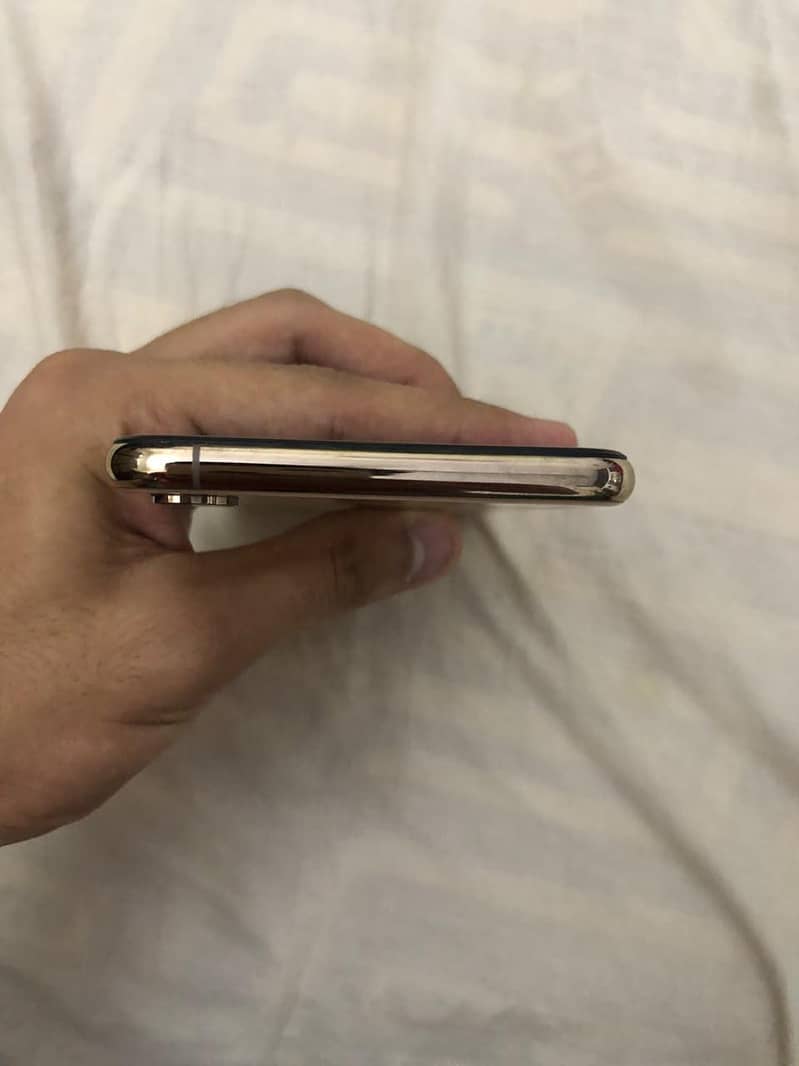 Apple iPhone XS Max 5