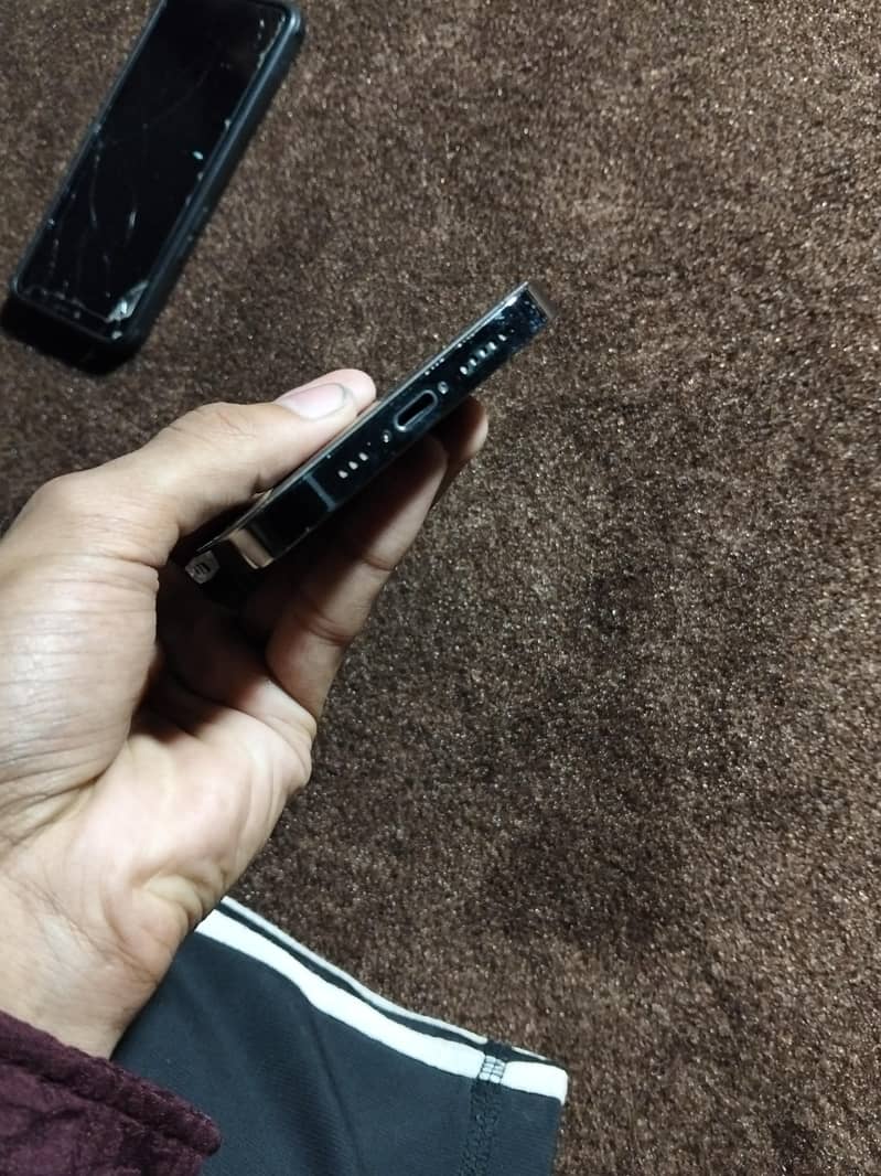 Apple iPhone 13 Pro 2