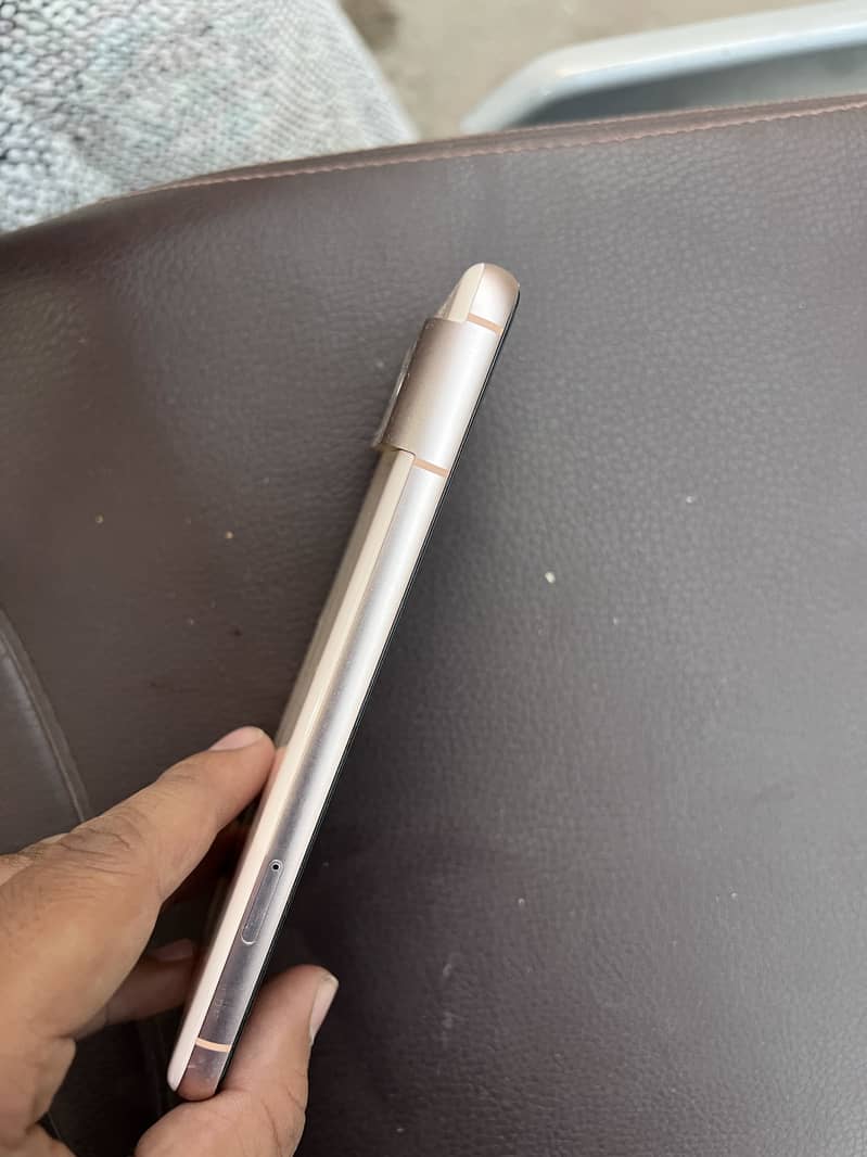Google Pixel 8 4