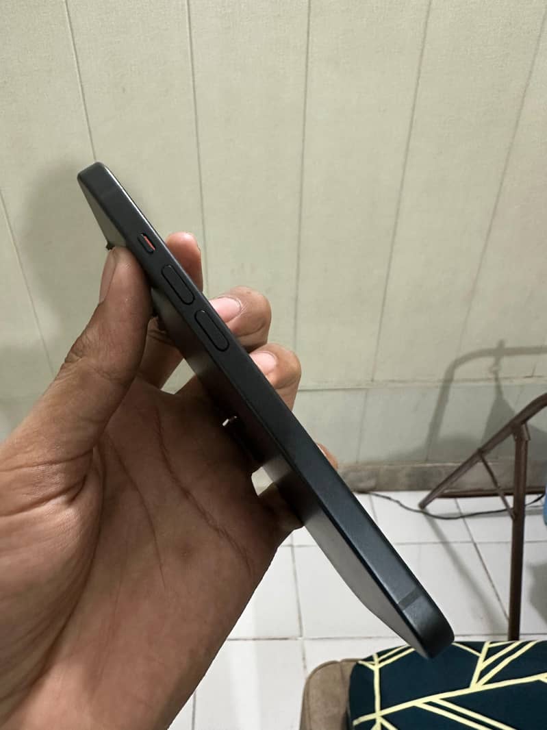 Apple iPhone 15 4